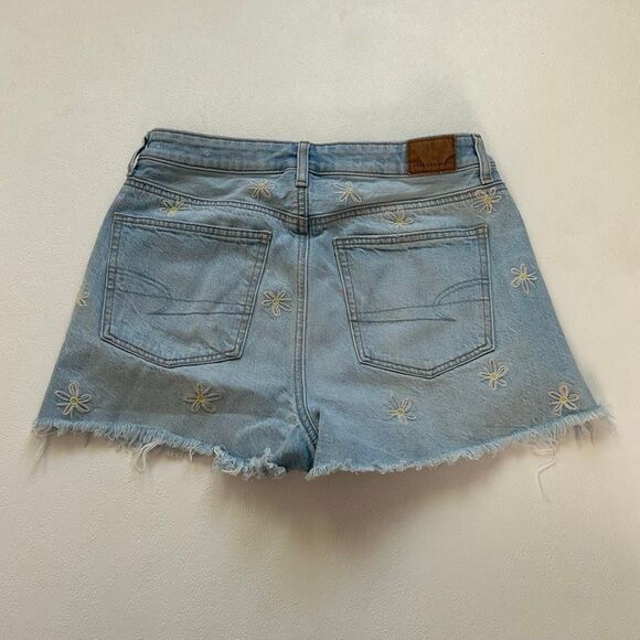American Eagle Daisy Embroidered Denim Shorts Size 4 - Picture 2 of 8